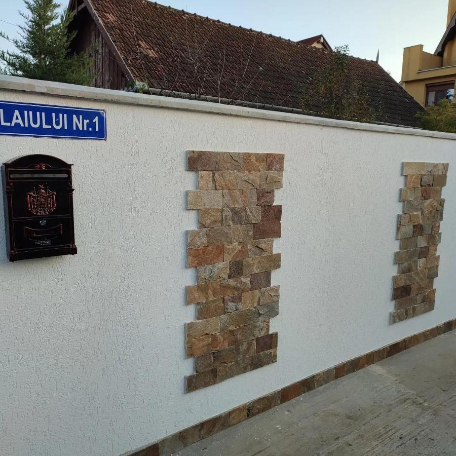 Courtyard Studio Oradea Luaran gambar