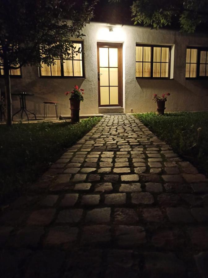 Courtyard Studio Oradea Luaran gambar