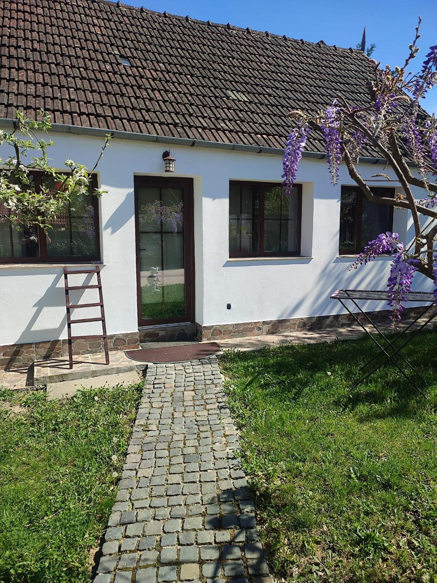 Courtyard Studio Oradea Luaran gambar