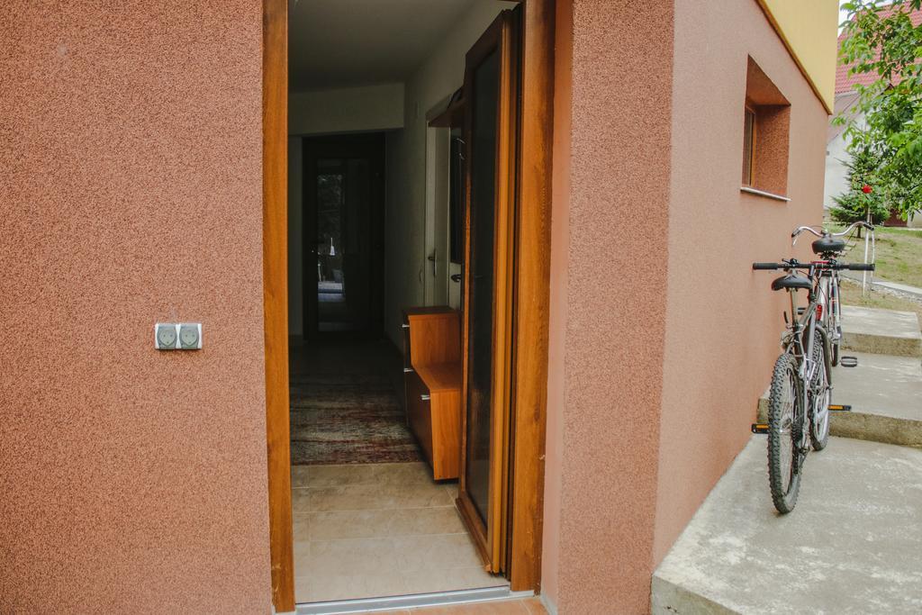 Courtyard Studio Oradea Luaran gambar